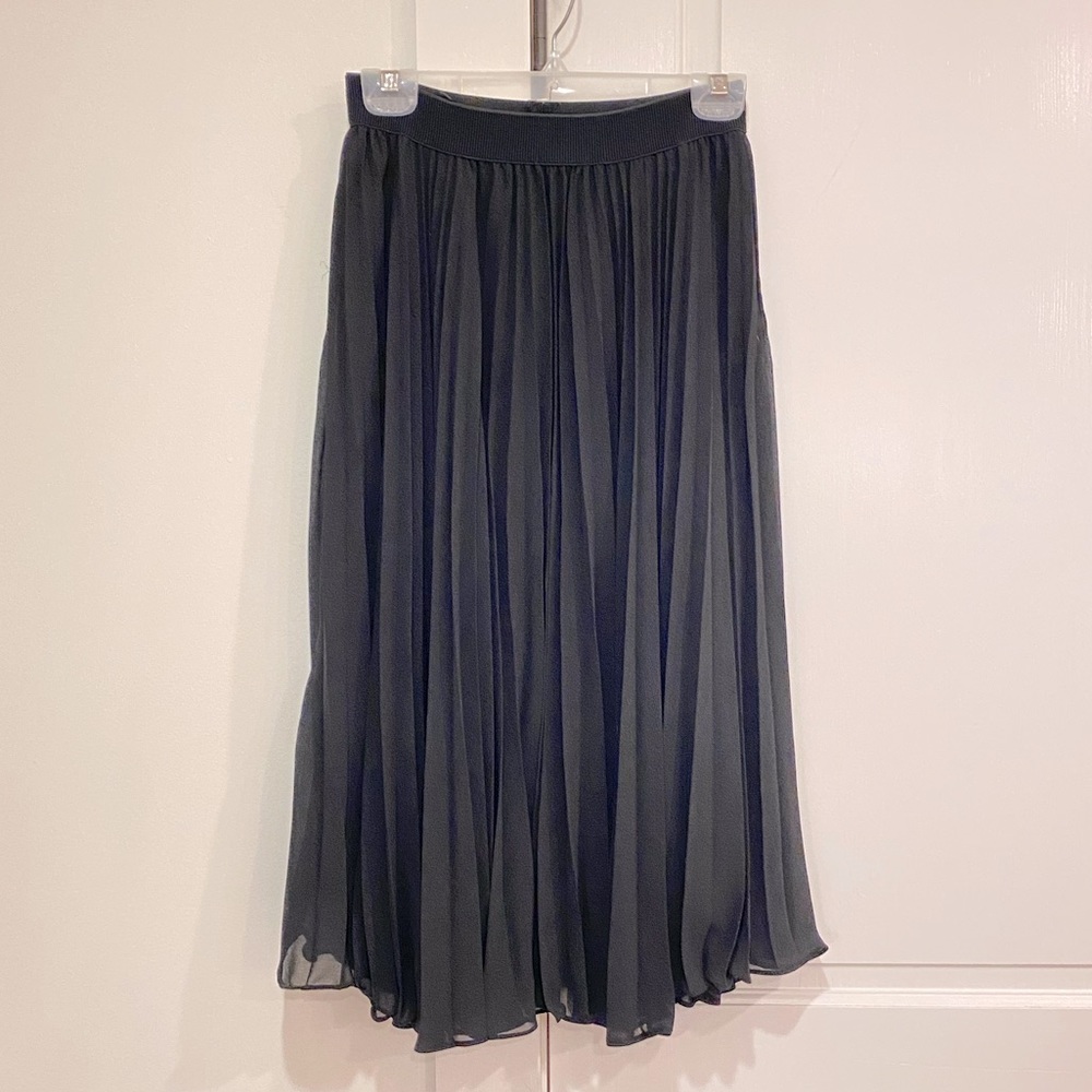 Pleasted, midi skirt